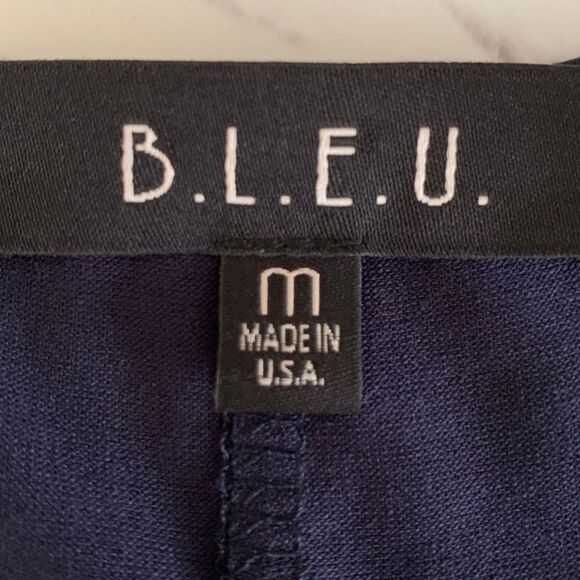 B.L.E.U. Elegant Navy Blue Embroidered Top – Size M - Picture 7 of 7